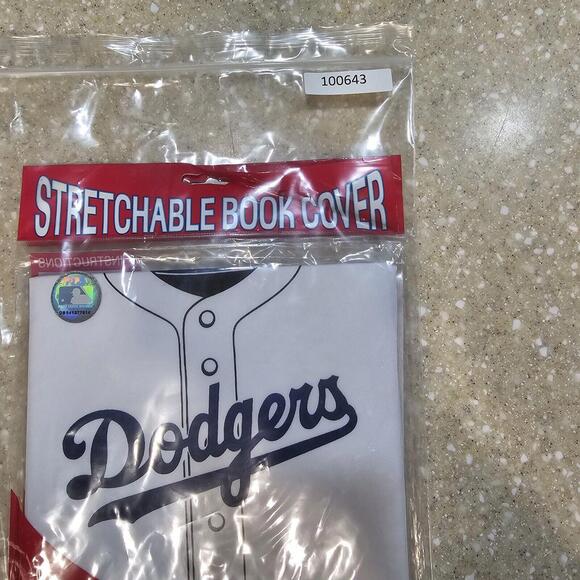 MLB LICENSED LOS ANGELES DODGERS STRETCHABLE BOOK COVERS. LOT OF 2 - Picture 4 of 4